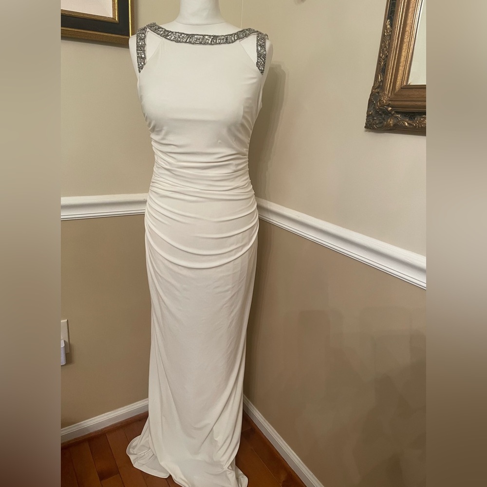 New without tag Laundry by Shelli Segal gown/prom dress size 2